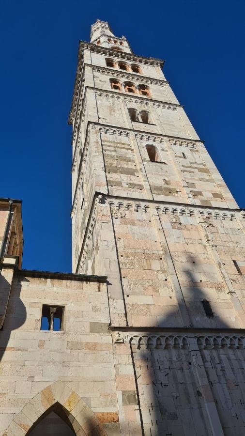 Casa Viola, Deliziosa Mansarda In Centro Storico Apartment Модена Екстериор снимка