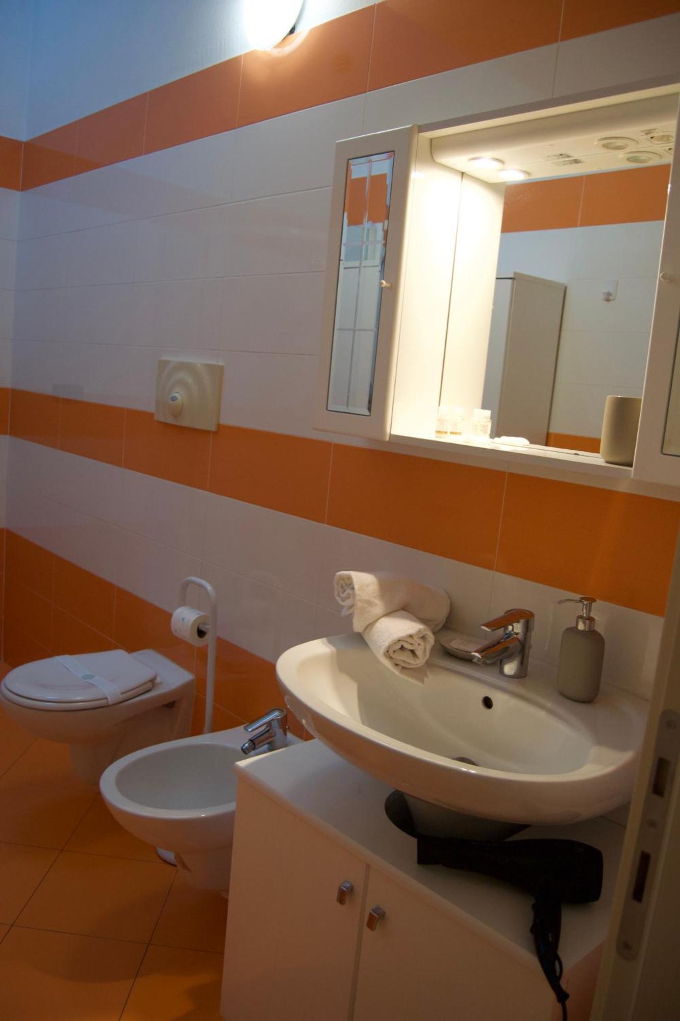 Casa Viola, Deliziosa Mansarda In Centro Storico Apartment Модена Екстериор снимка